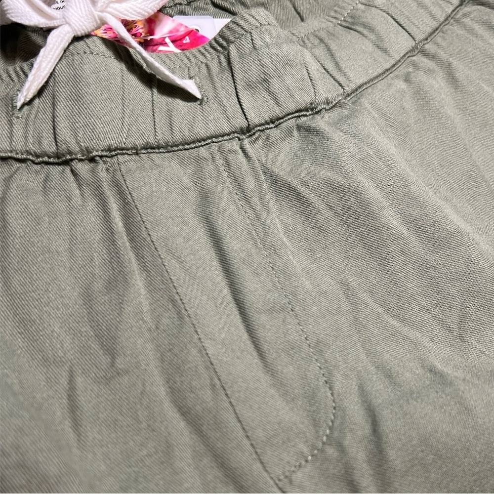ROXY’S NEW IMPOSSIBLE LOVE BEACH SHORTS - XL - Picture 8 of 10